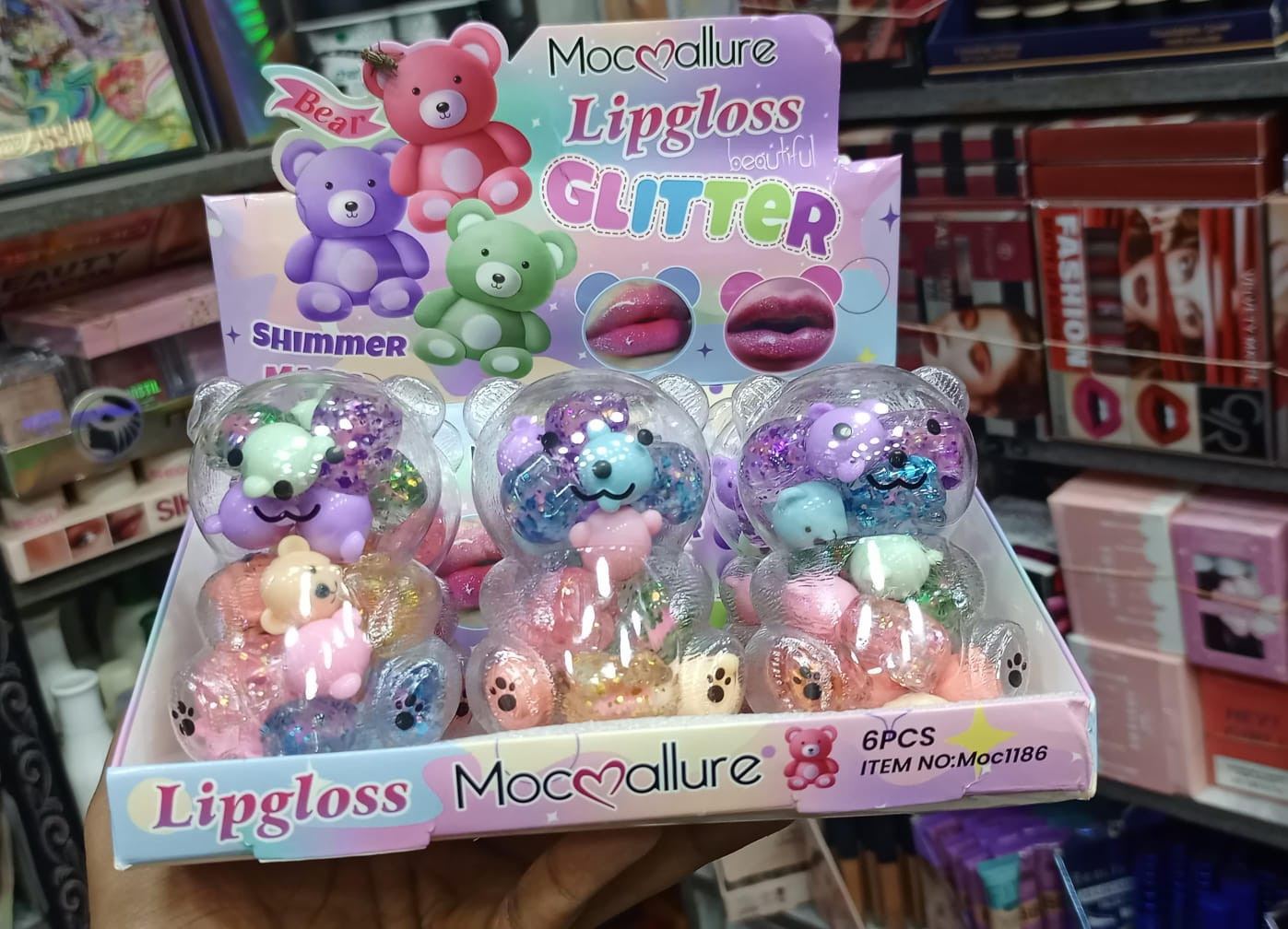 Bear lips glose